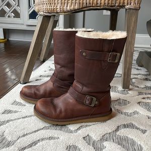 Ugg Kensington boots. EUC. Size 7